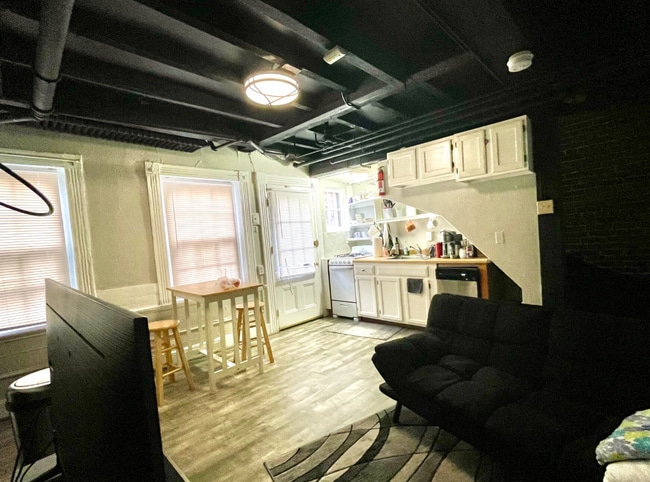 Building Photo - 7 Champney Pl