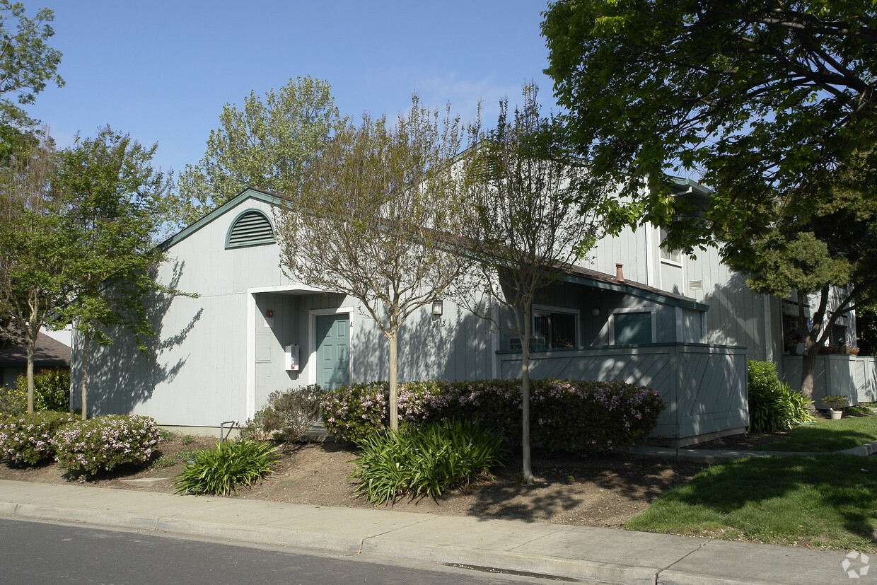 Primary Photo - 3562 Silver Oaks Way