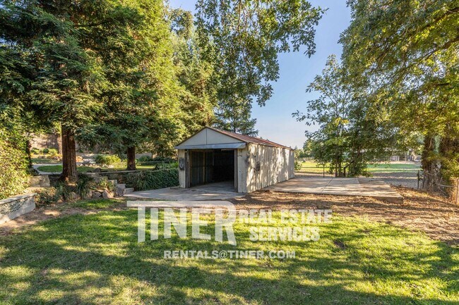 Foto del edificio - 6850 Hillside Dr