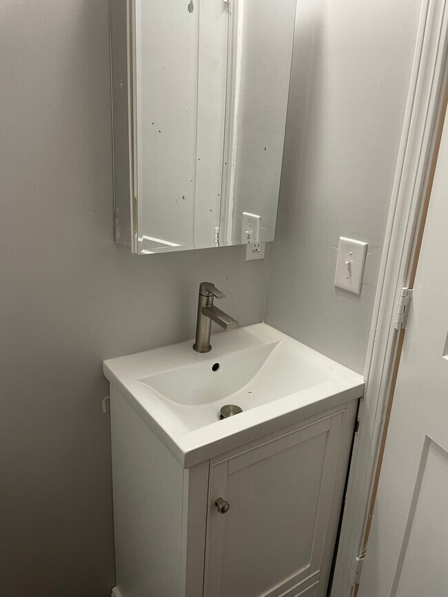 Building Photo - 100 Thomas Blvd