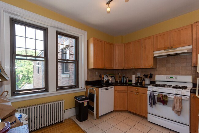 Foto del edificio - Allston 3 Bed / 2 Bath – Heat & Hot Water Included – 9/1