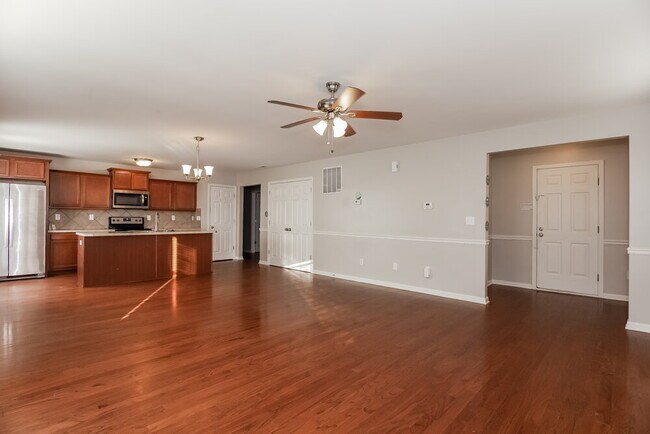 Foto del edificio - 1005 Joselynn Drive