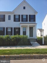 Building Photo - 215 Hoke Farm Way