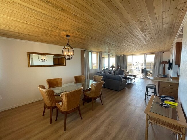 Building Photo - Royal Kahana Top Floor 2 bed/2bath