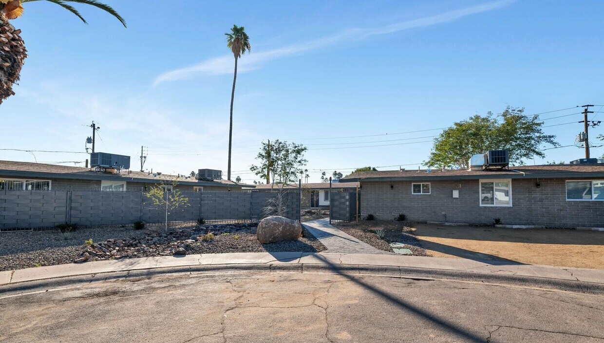 Front Street View - 6725 E Earll Dr