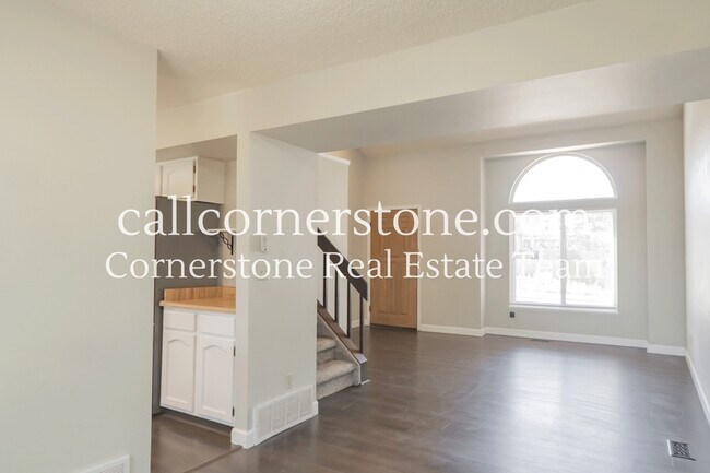 Building Photo - 6650 Chantilly Pl