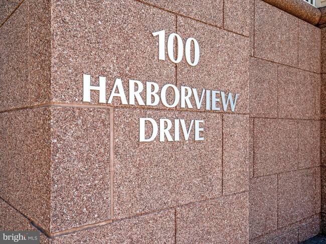 Foto del edificio - 100 Harborview Dr