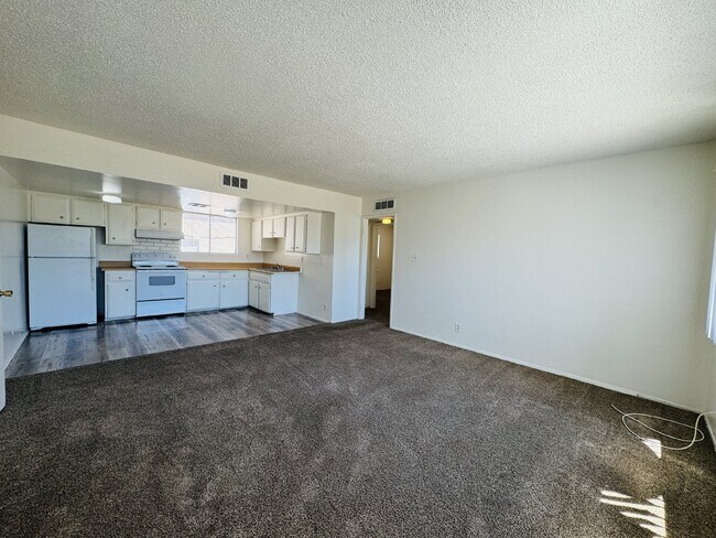 Foto del edificio - Conveniently Located Downstairs 2 bed, 1 b...
