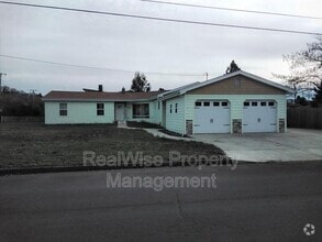 Building Photo - 2347 Cannon Ave