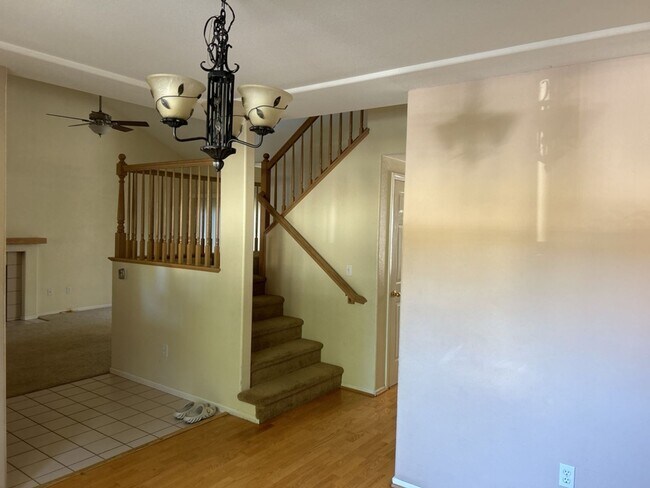 Foto del edificio - Spacious 3 Bedroom Home available in South Davis