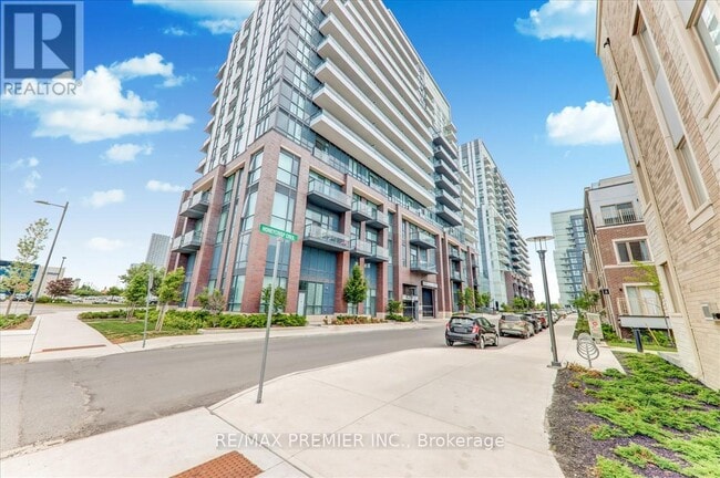 Building Photo - 10 Honeycrisp Cres