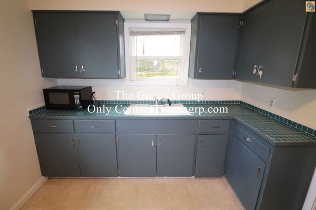 Building Photo - 8940 SW 26th Ave