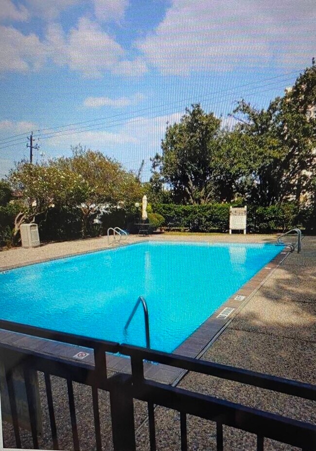 Foto del edificio - 7510 Hornwood Dr