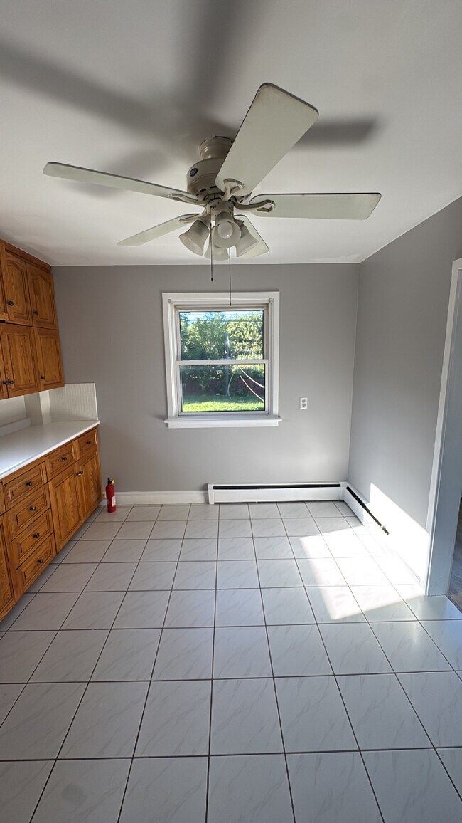 Photo du bâtiment - 3 Bed / 1 Bath Home in Sault Ste. Marie, ON – $2,199/month + Utilities