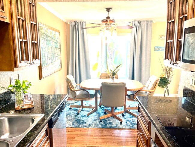 Building Photo - 8537 Villa La Jolla Dr