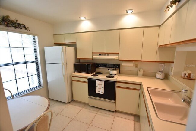 Building Photo - 4821 Winslow Beacon