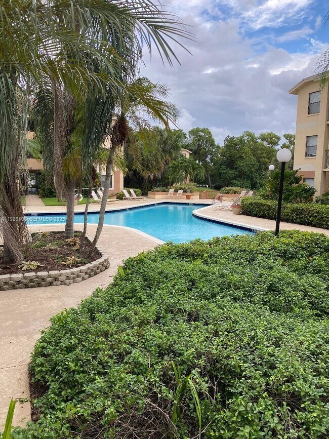 Foto del edificio - 9999 Summerbreeze Dr