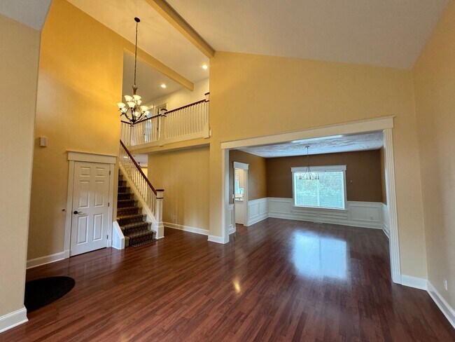 Building Photo - GORGEOUS 4 Bed/2 Bathroom home in Kelly Cr...