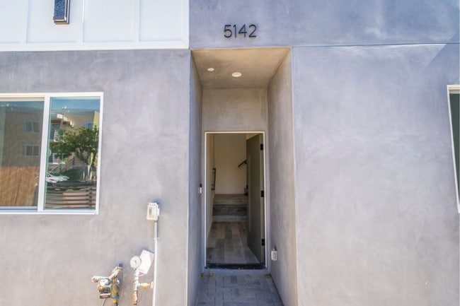 Building Photo - 5142 Riverton Ave