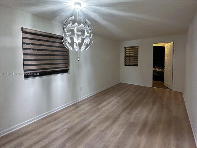 Foto del edificio - 3384 SE 1st St