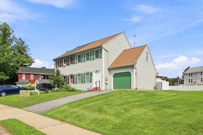 Building Photo - 15 Beech Ln