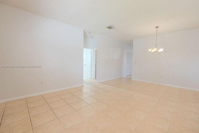 Foto del edificio - 8117 NW 199th Terrace