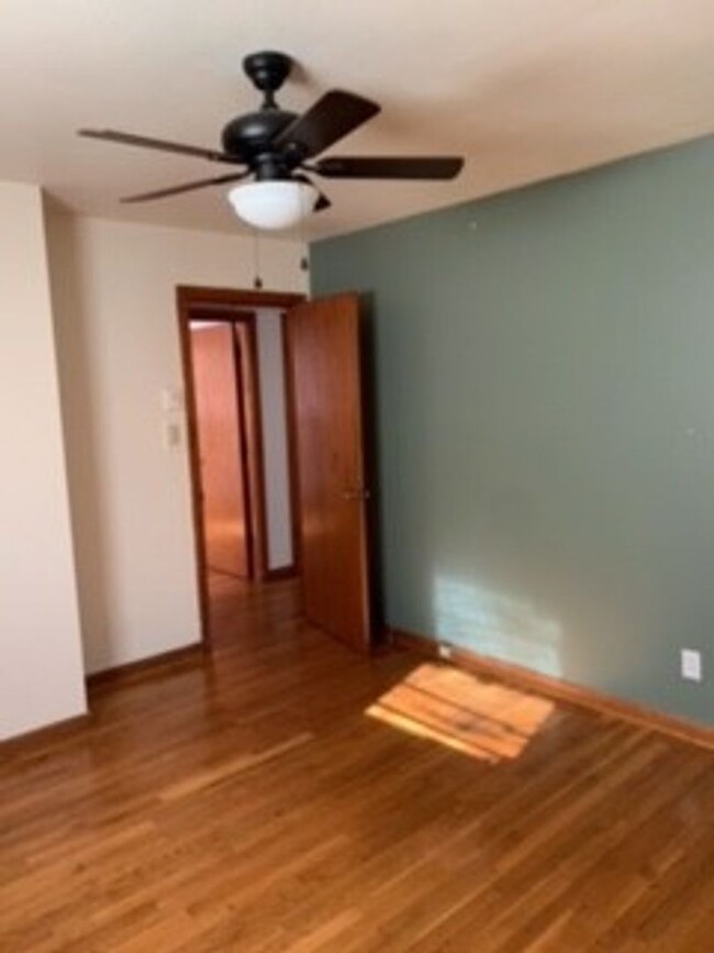 Foto del edificio - 2 Bedroom  1 bath located in Madison Heights.