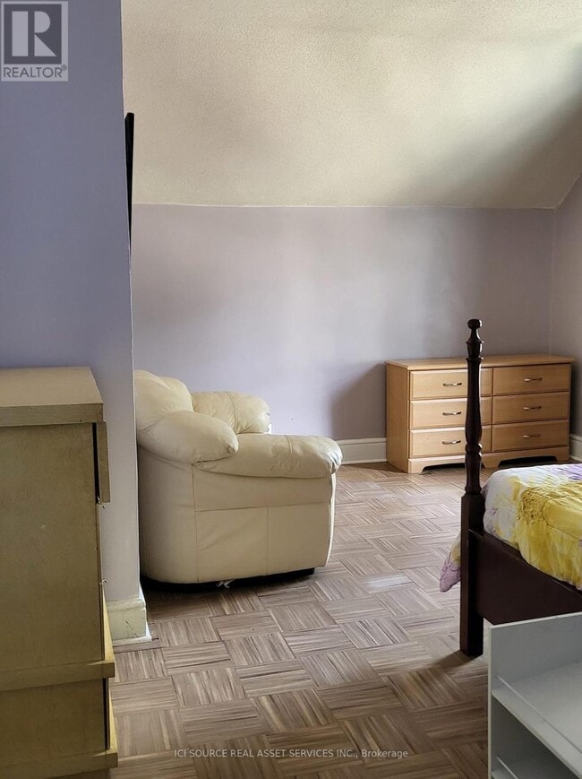 Building Photo - 136 Cooper St