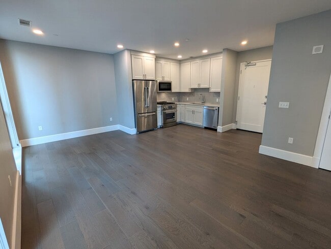 Building Photo - Stunning Downtown 1 Bedroom Condo at The L...