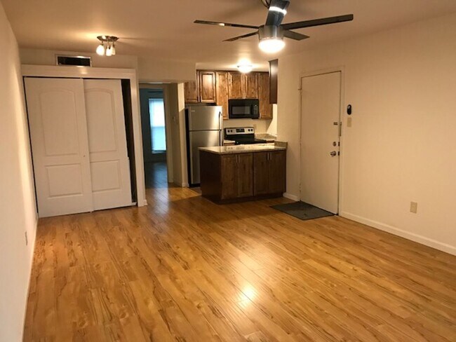 Building Photo - 1BD/1BA Condo located on the Germantown/Me...