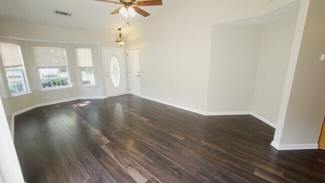 Foto del edificio - 2342 Benay Rd