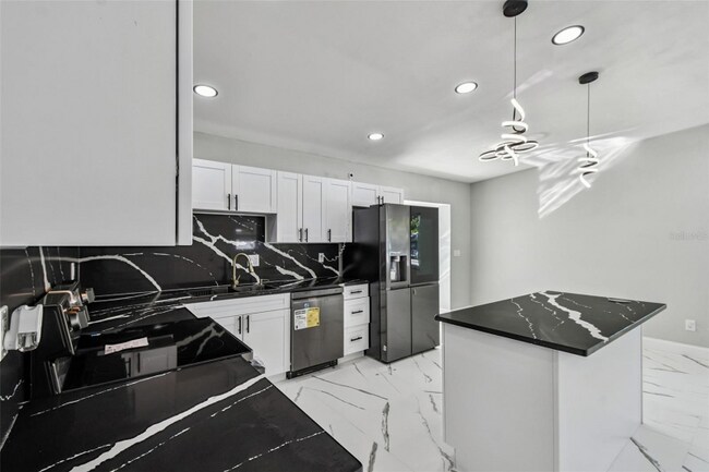 Foto del edificio - 6501 Julie St