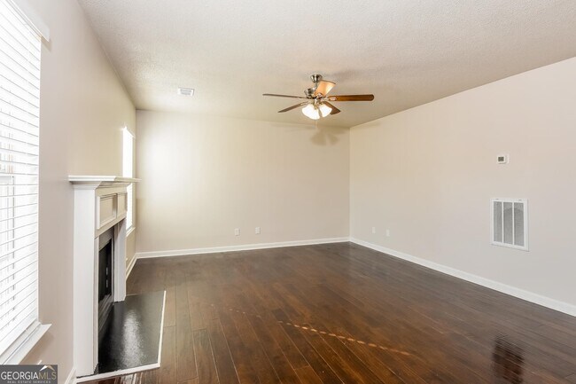 Building Photo - 4250 Holliday Rd
