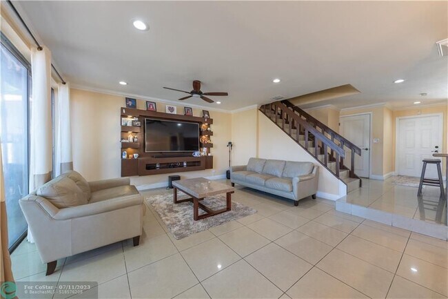 Foto del edificio - 841 NW 82nd Ave