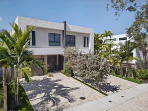 Building Photo - 811 SW 10th Terrace