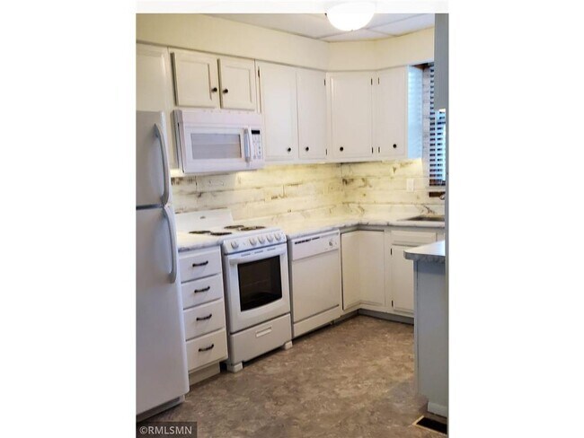 Foto del edificio - 13012 Crooked Lake Blvd NW