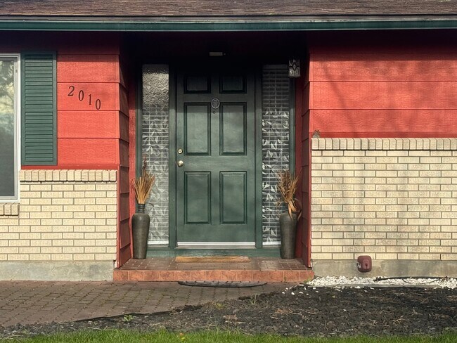 Foto del edificio - 2010 N Workland Ln