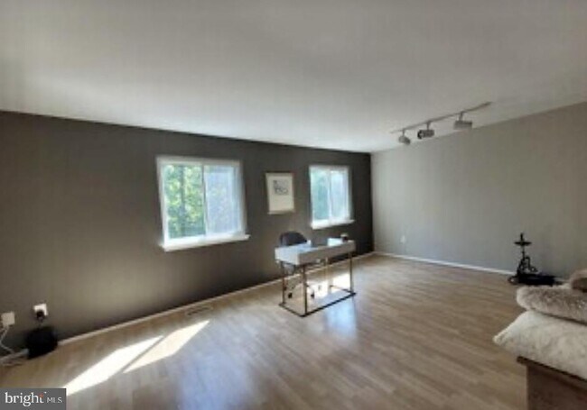 Building Photo - 1415 Greenmont Ct