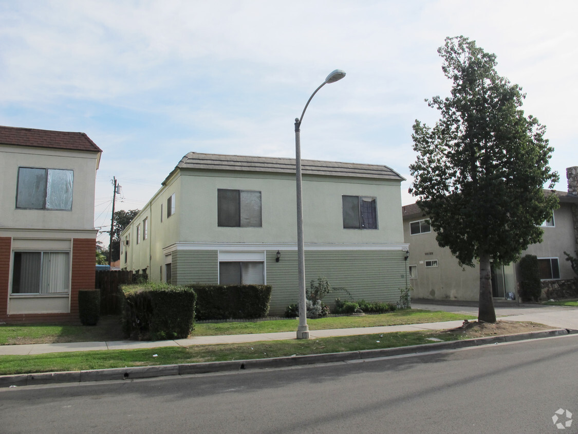 Building Photo - 424 N Marguerita Ave