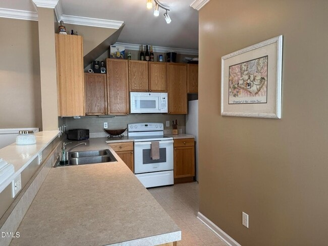 Building Photo - 2044 Metacomet Way