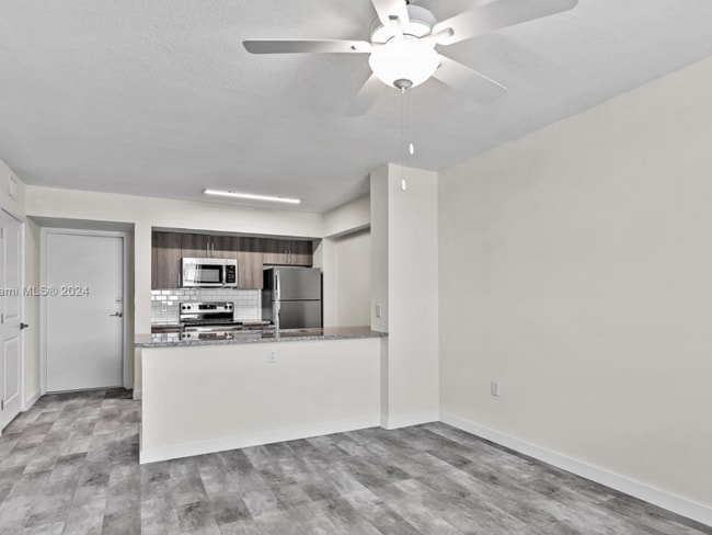 Foto del edificio - 400 NW 112th Ave