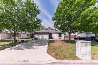 Building Photo - 3005 Tyler Ln
