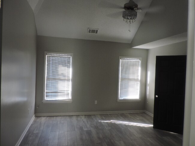 Building Photo - 7730 Hunters Green Cir N