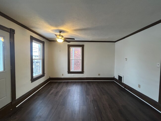 Building Photo - 102 S Main St