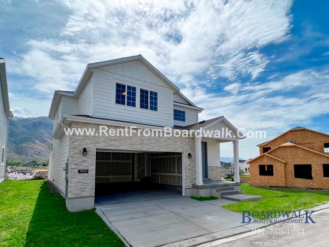 Building Photo - Modern Town Home in Highland!