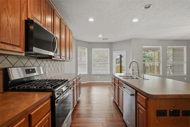 Building Photo - 70 N Spinning Wheel Cir