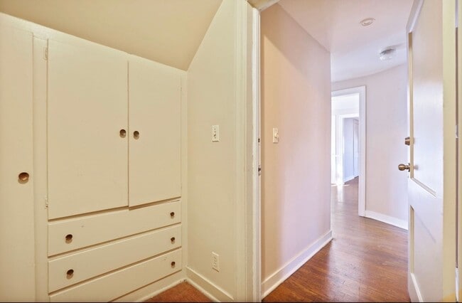 Building Photo - 916 S Webster St