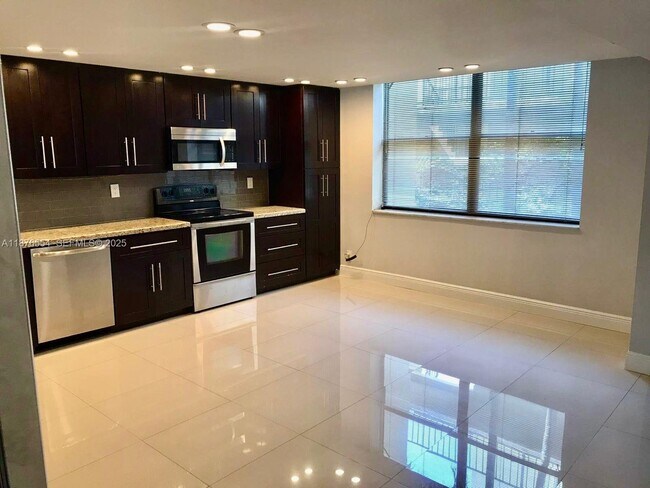 Foto del edificio - 20381 NE 30th Ave