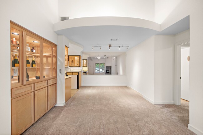 Building Photo - 5711 Sugar Hill Dr