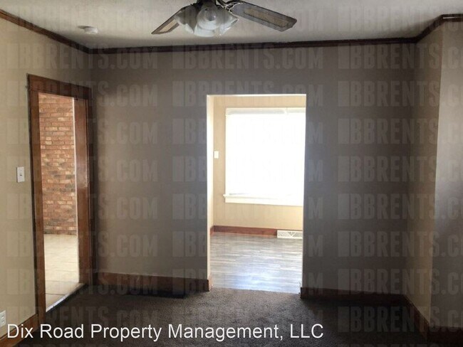 Building Photo - 3 br, 1 bath House - 216 East Hillcrest Av...